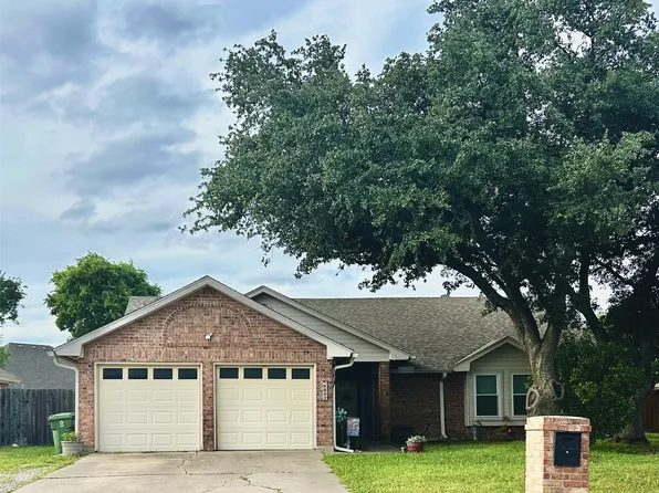 6852 Megan Ln, North Richland Hills, TX 76182