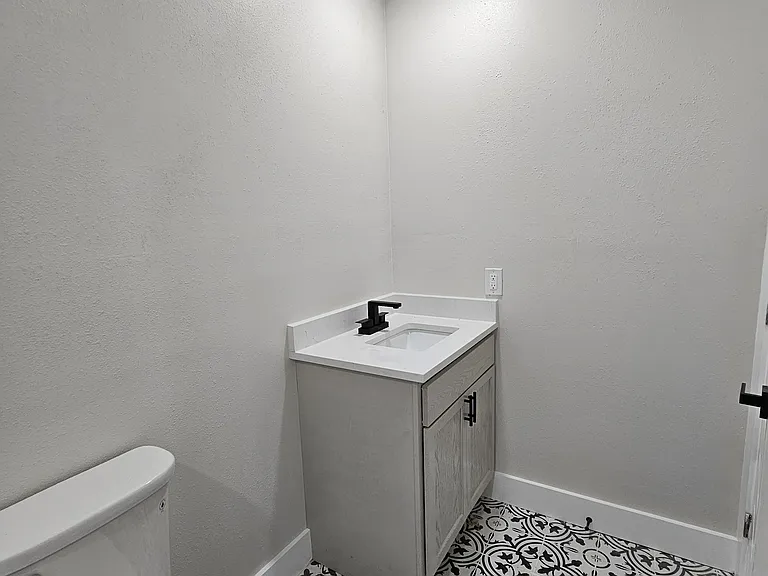 702 College St #1 — Photo 6