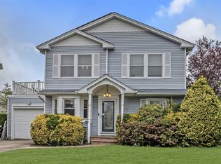 30 Fordham St, Valley Stream, NY 11581