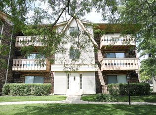 1 Parkside Ct APT 12, Vernon Hills, IL 60061