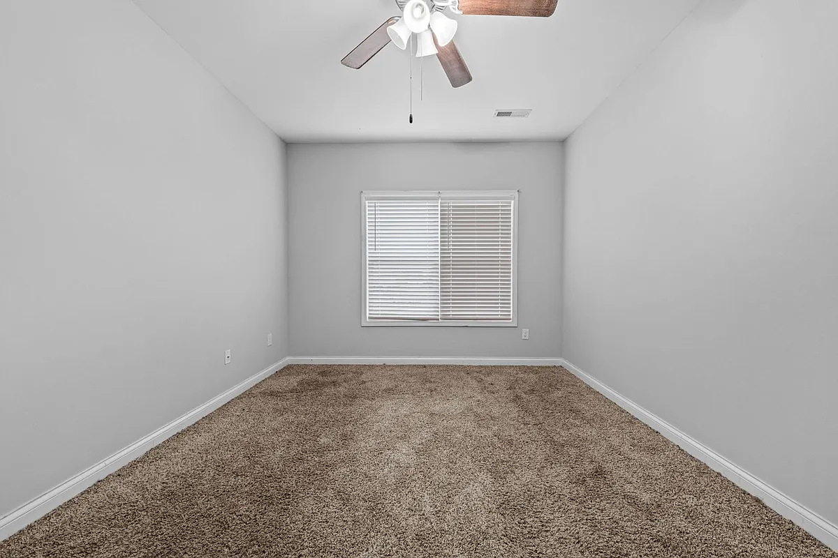 Building Photo - 1592 Collegeview