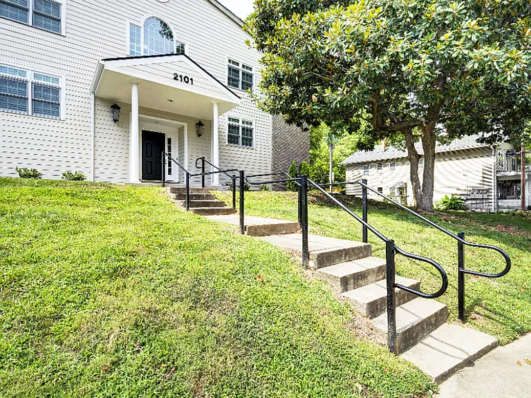 Highlands 2 bedroom apartment walking distance to Bardstown Road. — Photo 13