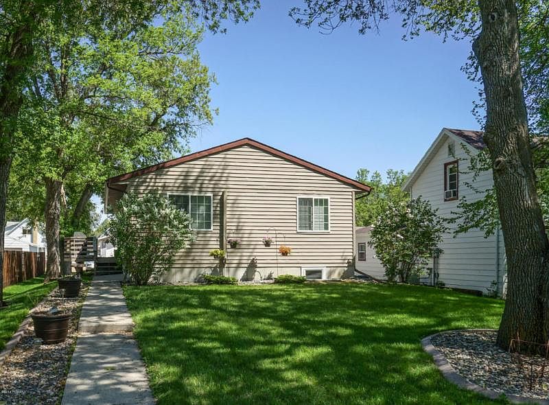 1st image of 441 6th Ave S