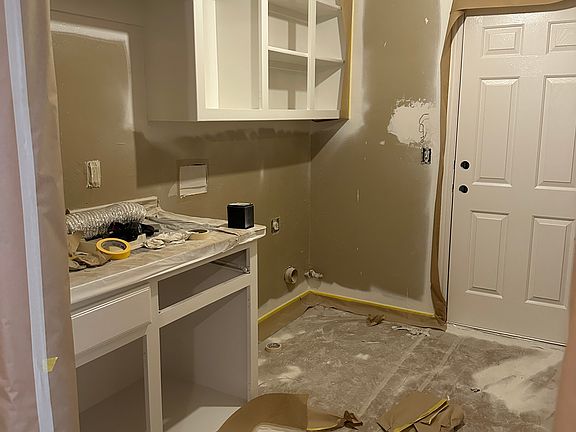 3rd image of 2119 Trailwood Rd