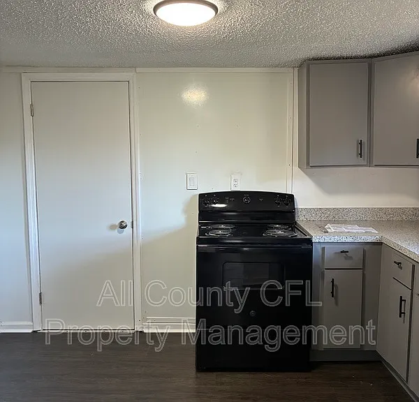 812 Marion St — Photo 7