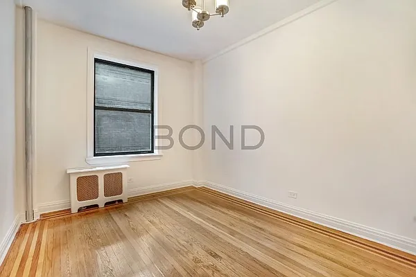 Rented by Bond New York | media 25