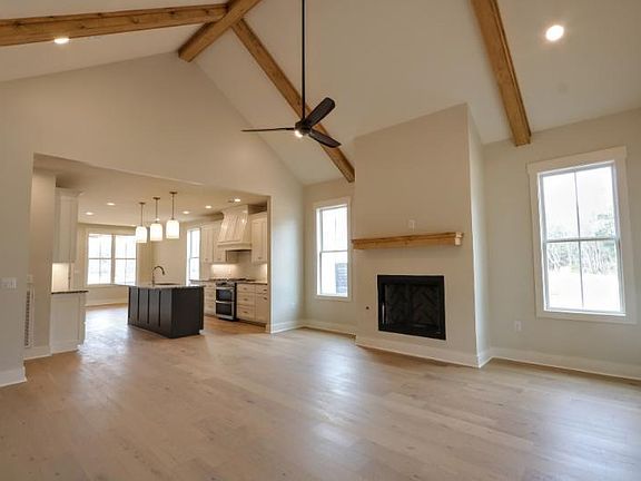 3rd image of 395 King Rd