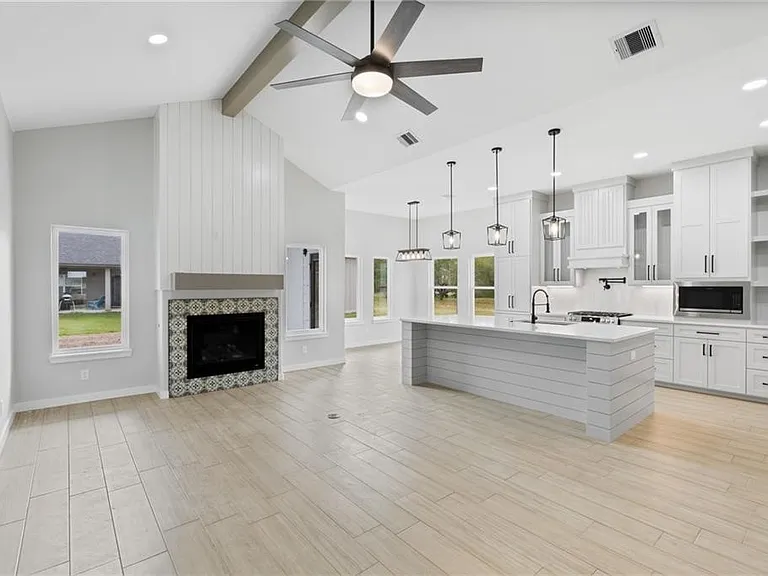3618 Rebecca Dr — Photo 2