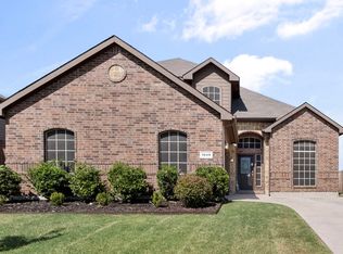 1049 Chandler St, Kennedale, TX 76060