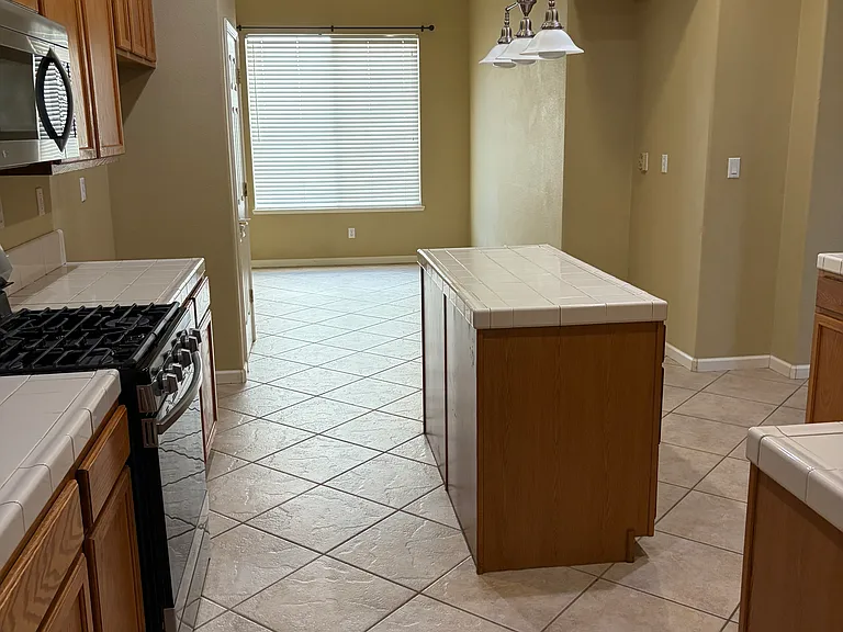 1364 Esplanade Dr — Photo 5