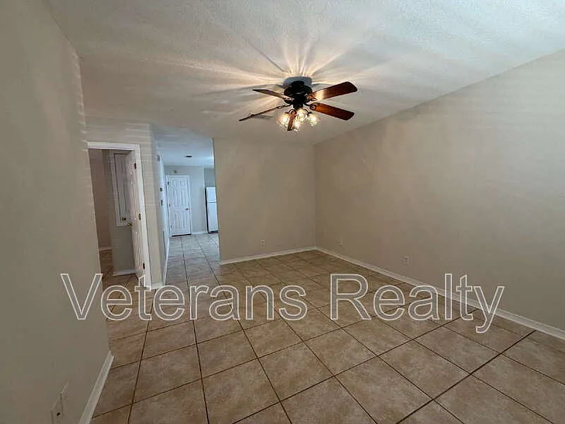 3 bed, 2.0 bath, 1200 sqft, $1,400 — Photo 3
