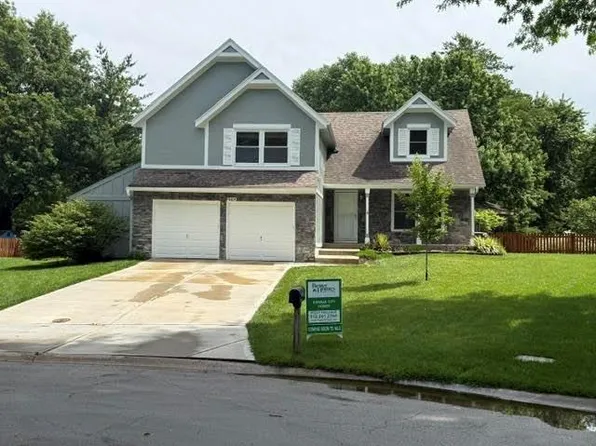 2110 S Halleys Ct, Olathe, KS 66062