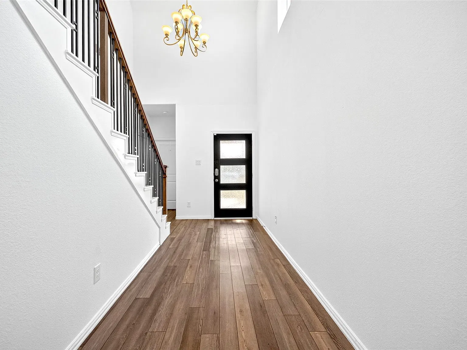 4 bed, 3.0 bath, 2262 sqft, $2,395 — Photo 3