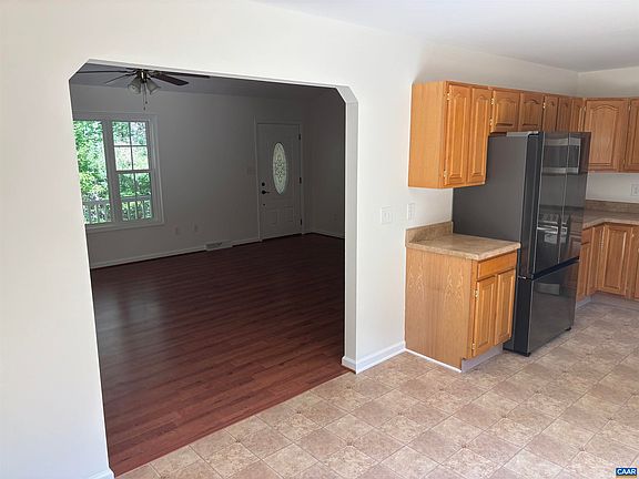 4th image of 136 Beaver Pl