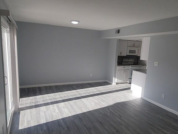 3rd image of 3969 Holly Cove Dr