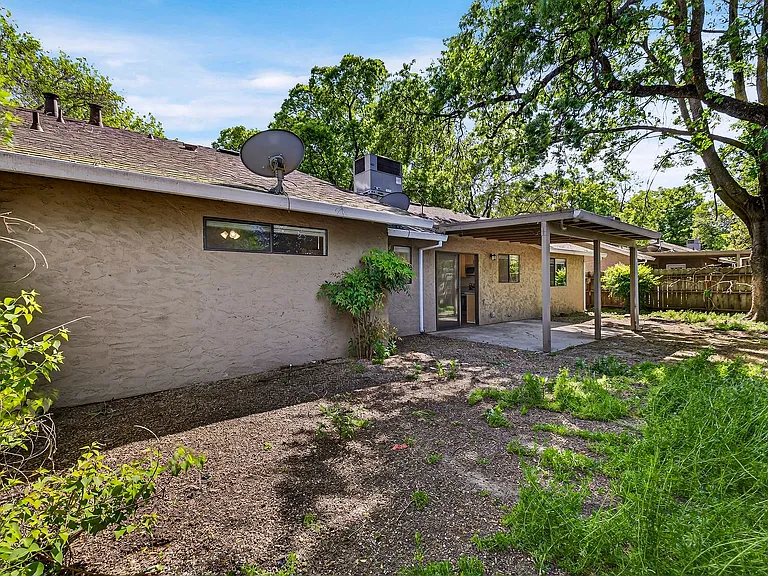 2925 Burnap Ave — Photo 20