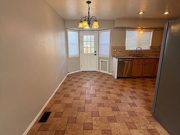 4th image of 5231 Butterfield Dr