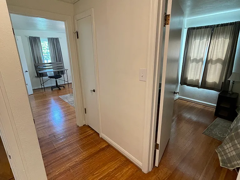 106 N Scott St — Photo 10