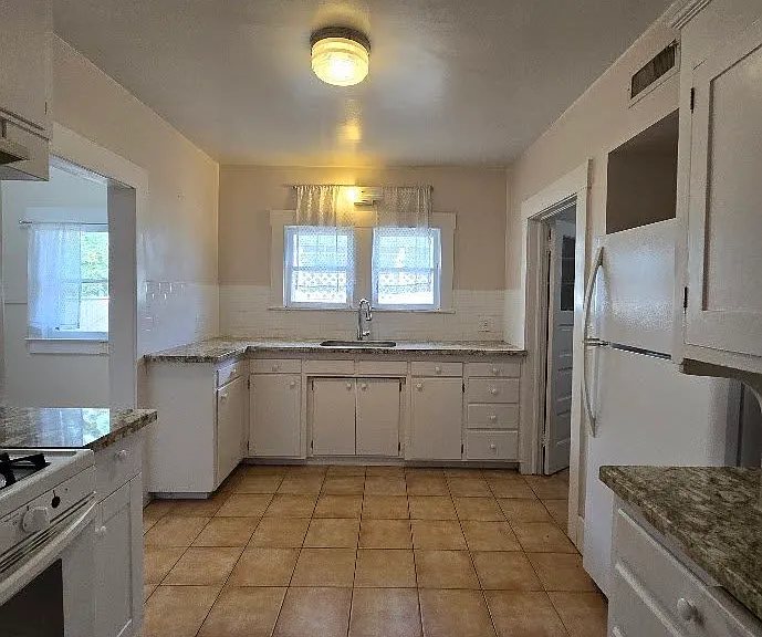 912 E Terrace Ave — Photo 16