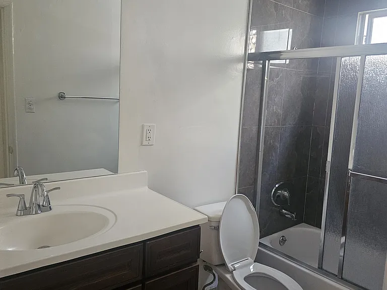 636 N Sweetzer Ave #4 — Photo 3