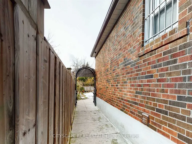 14 Beacon Rd — Photo 8