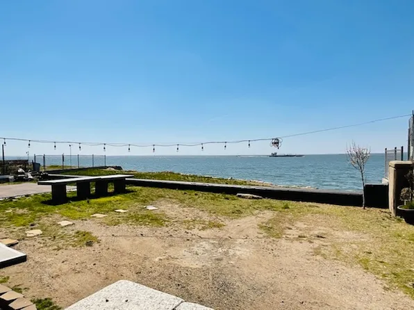 4733 Beach 47th Street image 8 of 10