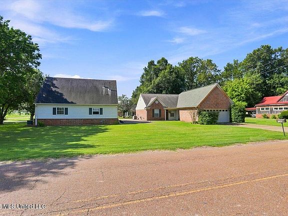 5th image of 1744 Old Commerce Rd