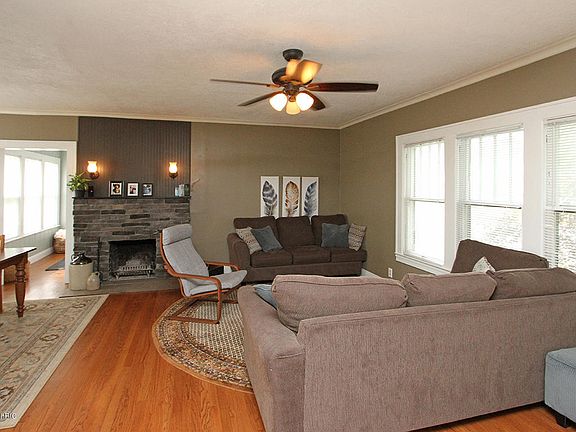 3rd image of 2621 S Park St