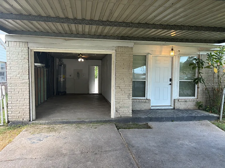 17011 Argyle Rd — Photo 2
