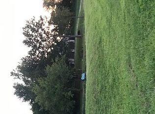 27307 E County Line Rd, Waggoner, IL 62572