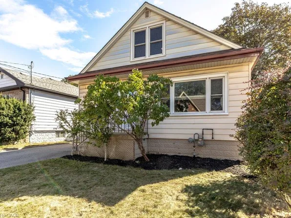 15 E 27th St, Hamilton, ON L8V 3E6