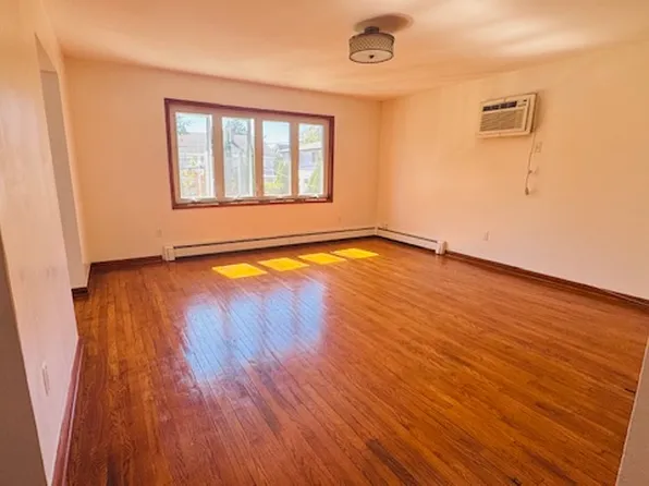 184 Central Lane image 5 of 8