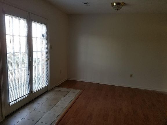4th image of 1000 Heathcliff Dr APT 2