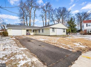 16 Edge Ct, Willingboro, NJ 08046