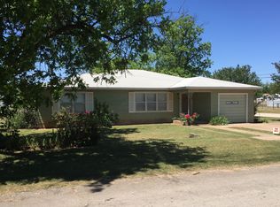 611 N Baskin St, Seymour, TX 76380