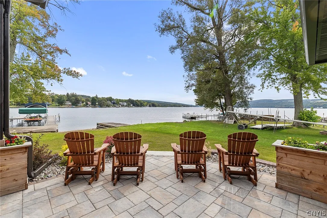 4 bed, 4.0 bath, 5500 sqft, $6,500 — Photo 2