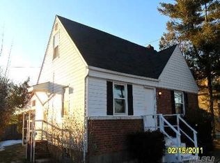 552 Clark Pl, Uniondale, NY 11553