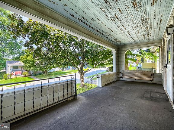 3rd image of 517 Elmwood Rd