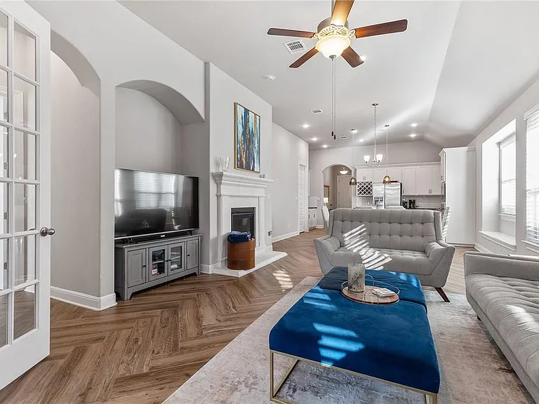 2925 Mossy Springs Dr — Photo 14
