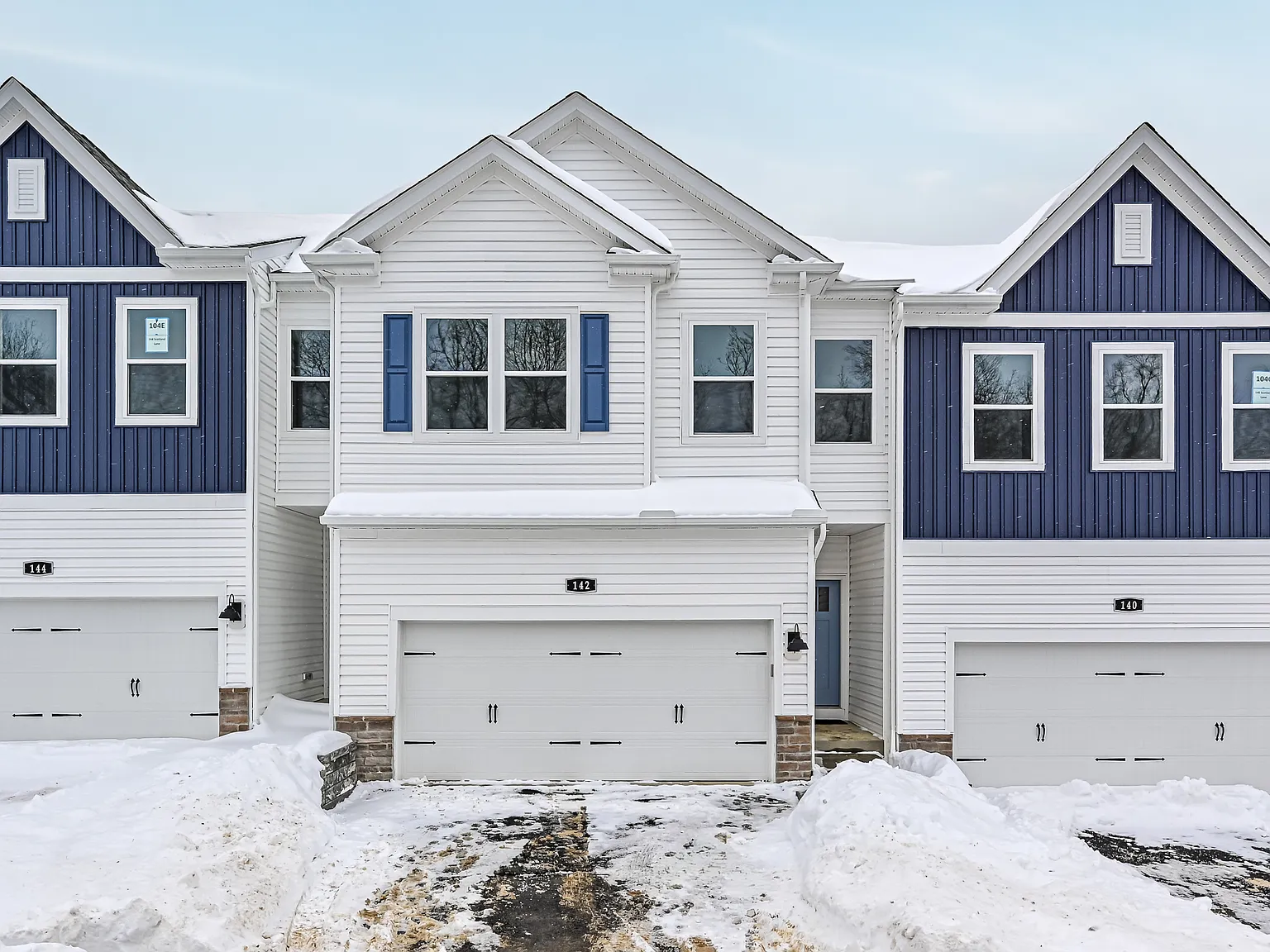 142 Scotland Ln photo 1