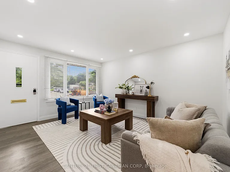 54 Manitoulin Dr — Photo 5