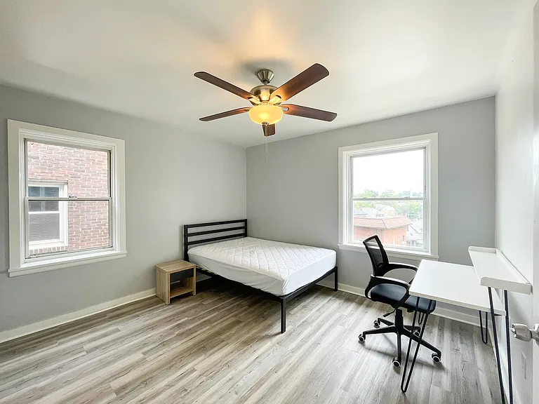 5735 Hobart St #4 — Photo 12