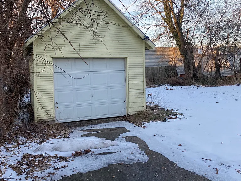 915 Hickory St — Photo 17