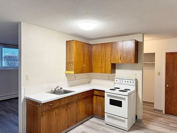 4th image of 4816 52nd Ave