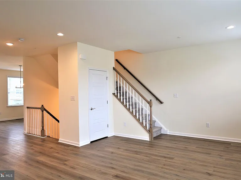 61 Becker Dr — Photo 9