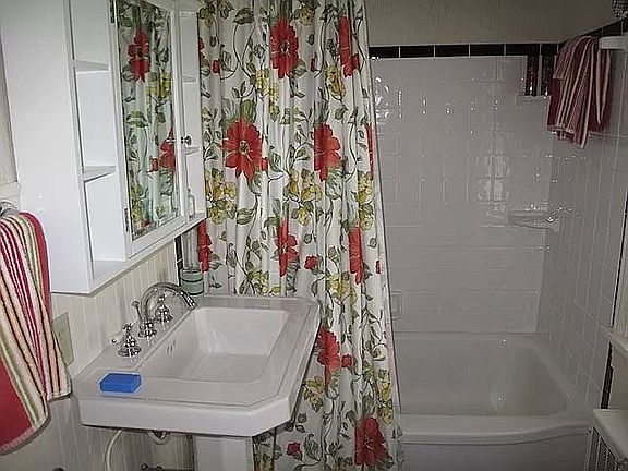 Upstairs bathroom.