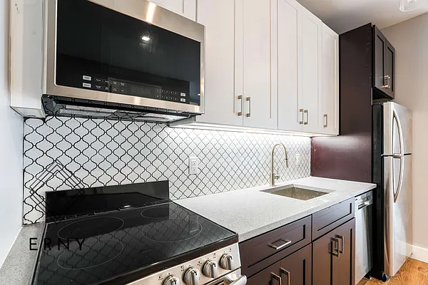 Rented by ERNY LLC | media 18