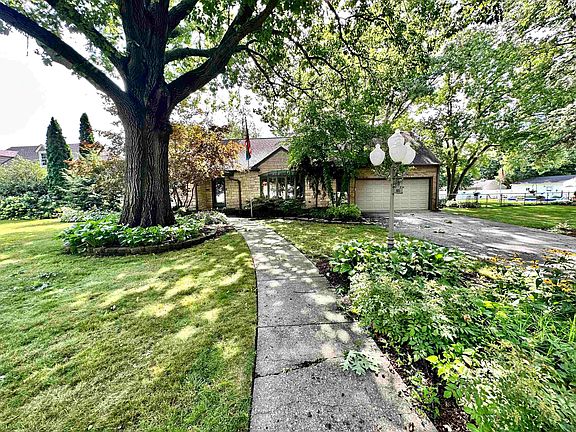 3rd image of 1015 James Ave
