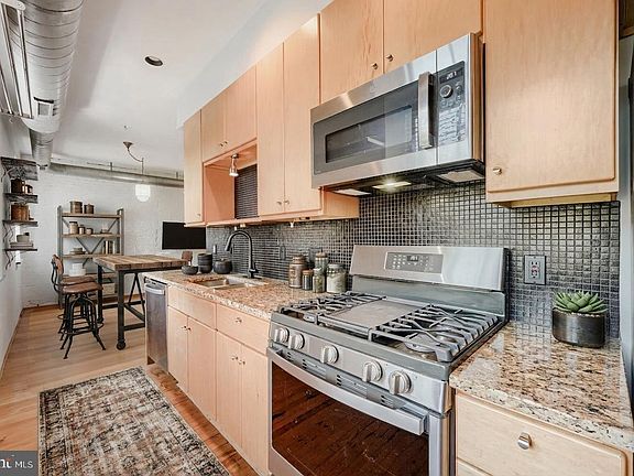3rd image of 104 W Madison St Unit 9