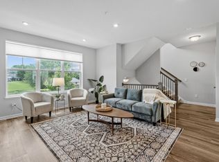 2857 Lexington Pl N, Roseville, MN 55113